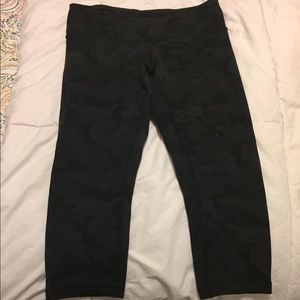 Lululemon camo wonder under crop leggings